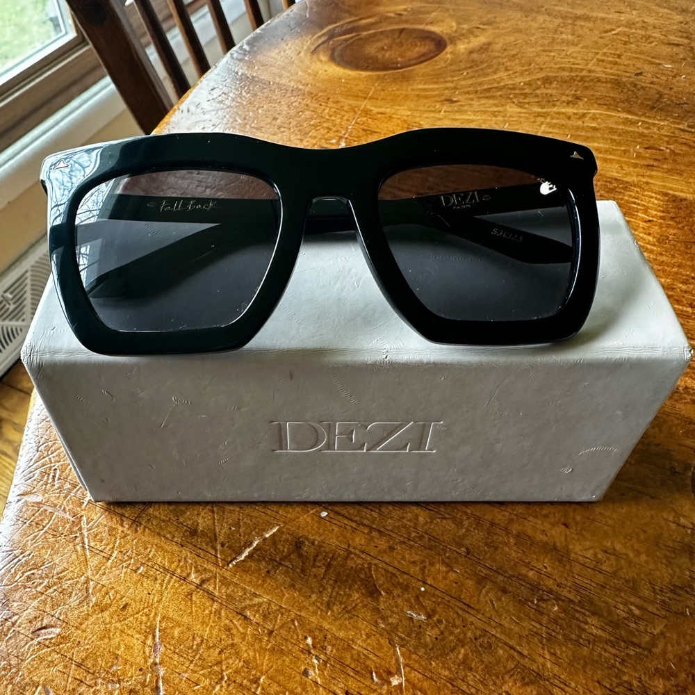 Dezi "Fallback" Sunglasses